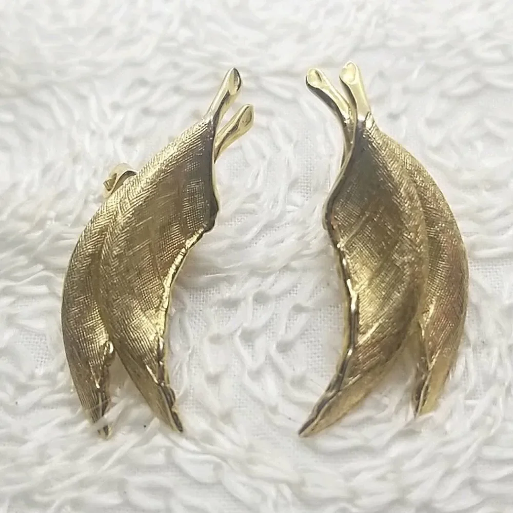 Vintage Giovanni Double Leaf Gold Clip Earrings
